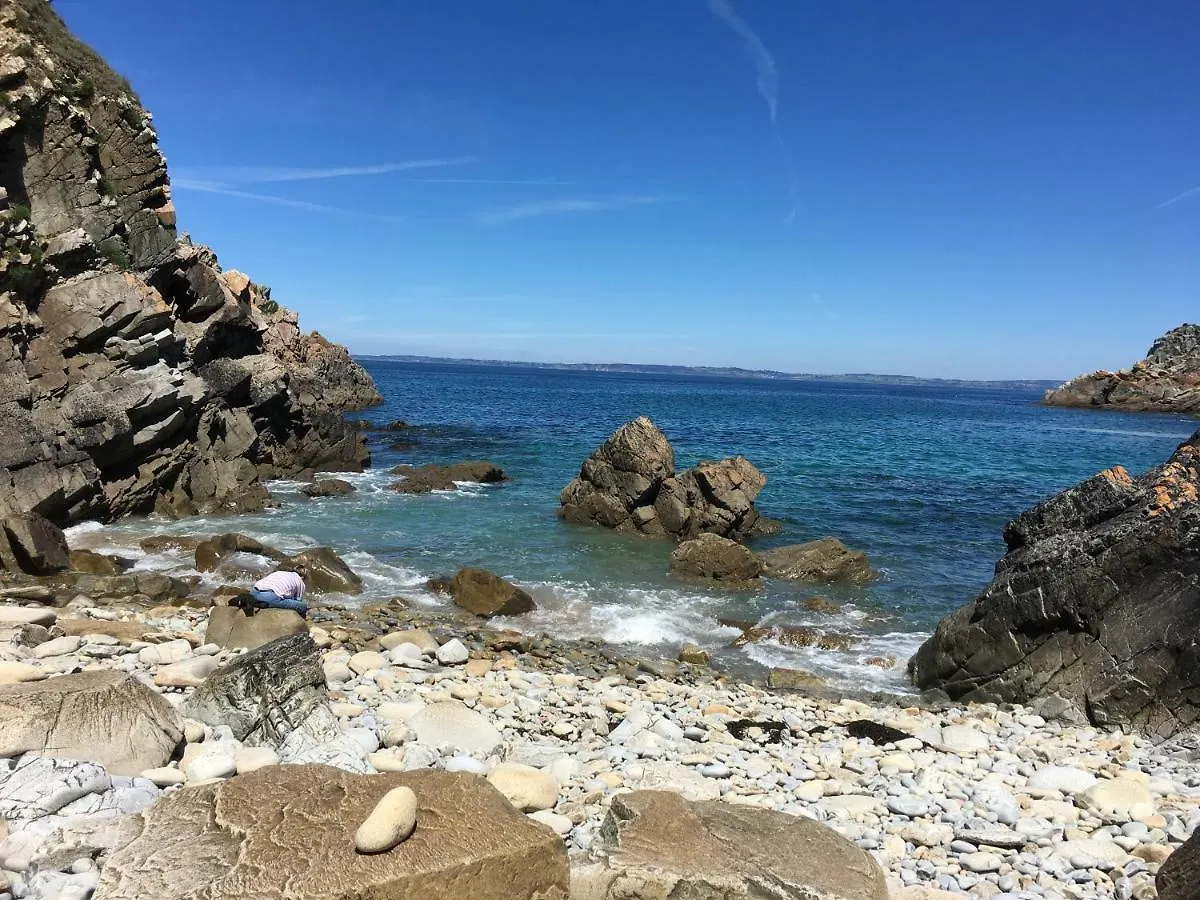 Kerloulou Hotel Poullan-sur-Mer